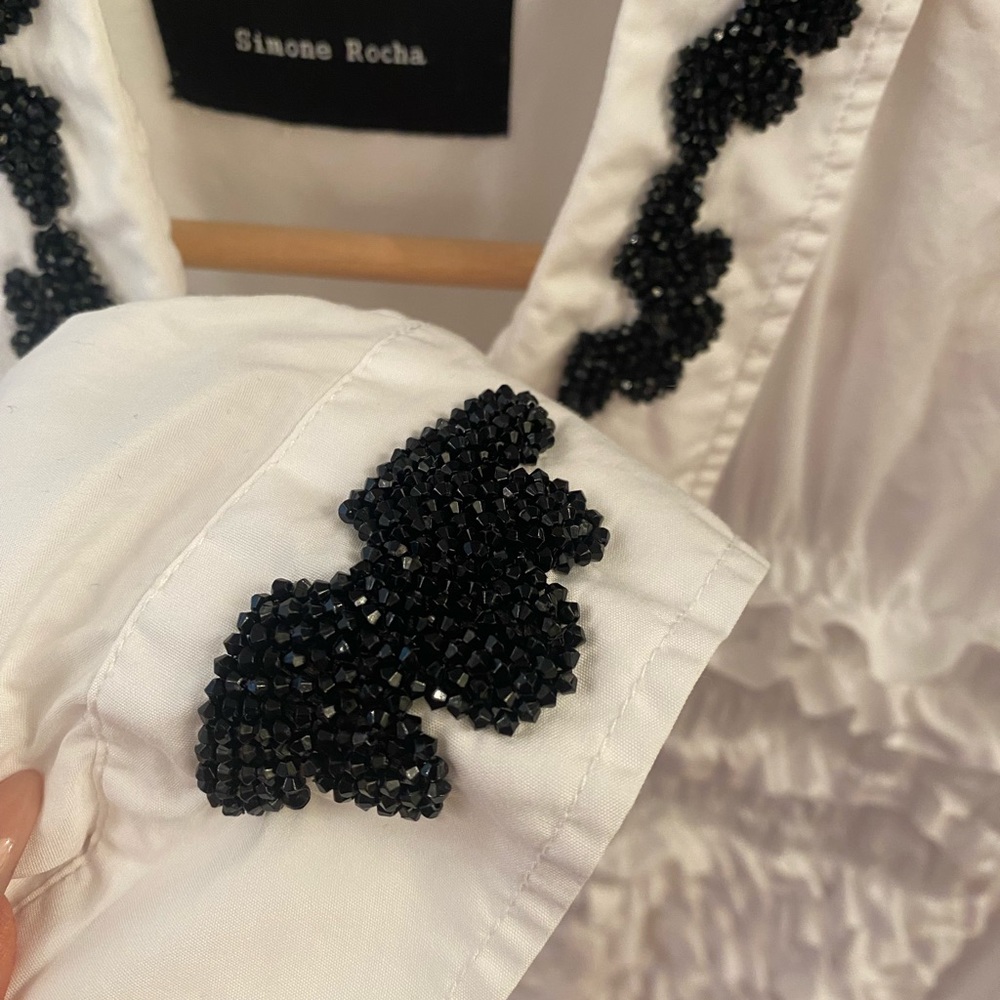 Simone Rocha crisp white cotton ruffled shirt with embellished collar and cuffs - Picture 3 of 4